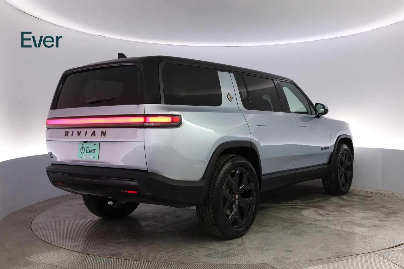 Used 2026 Rivian R1S Adventure AWD/4WD image 3
