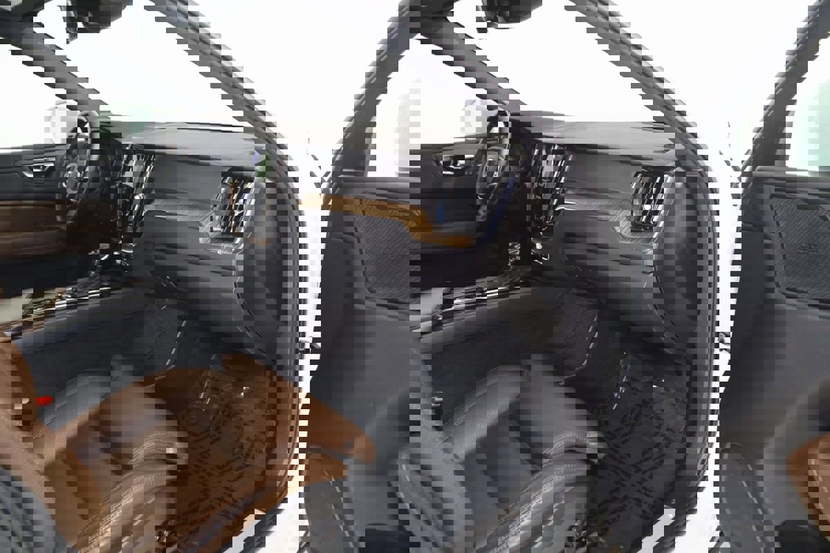 Used 2021 Volvo XC60 T5 Inscription w/ Protection Package Premier image 44