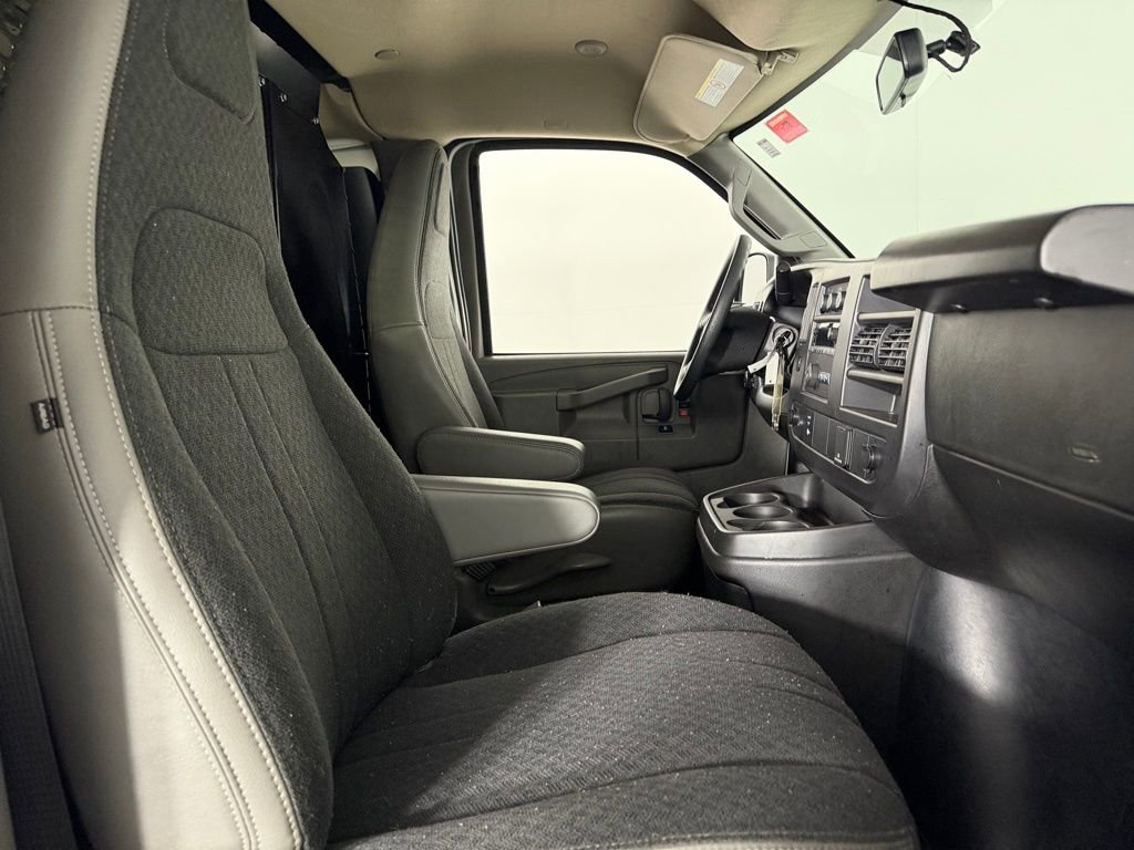 Used 2024 GMC Savana 2500 Work Van w/ Driver Convenience Package image 28