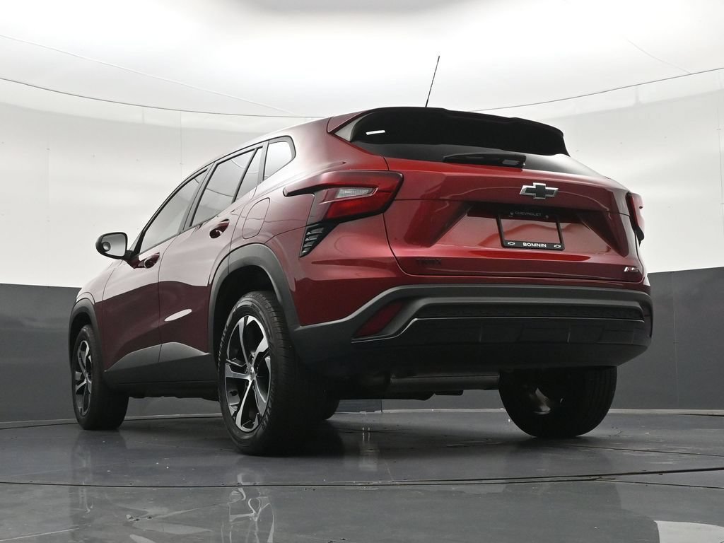 Used 2025 Chevrolet Trax RS FWD image 25