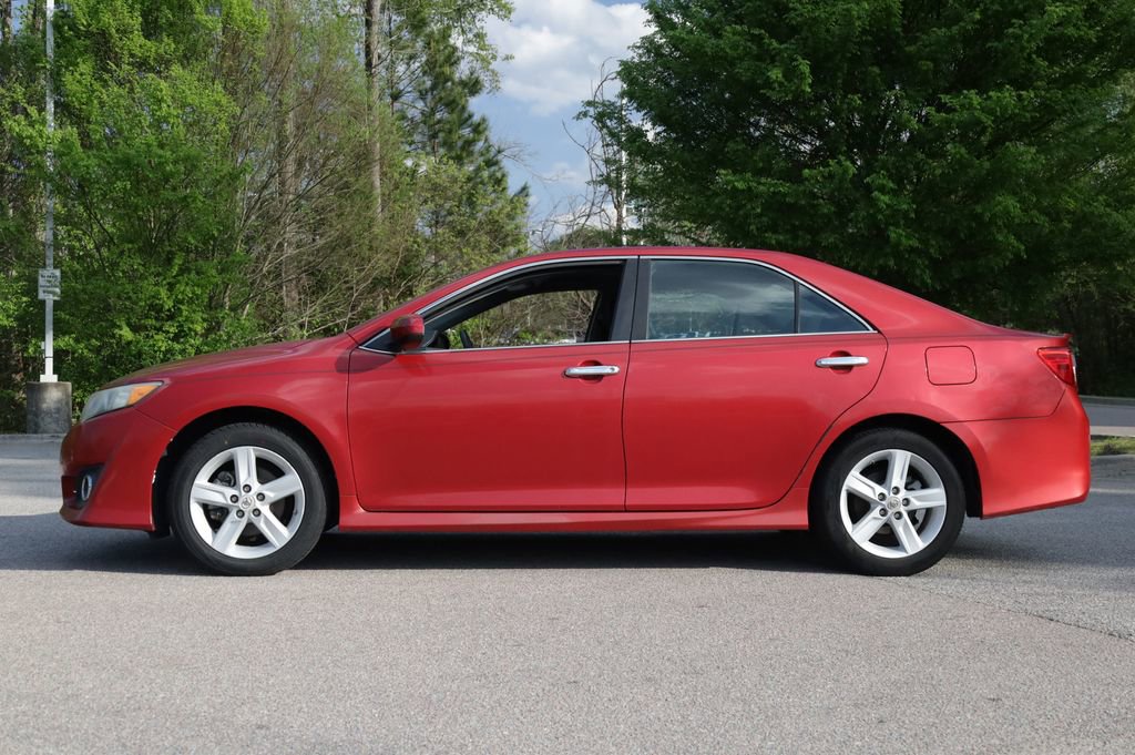 Used 2012 Toyota Camry SE image 2