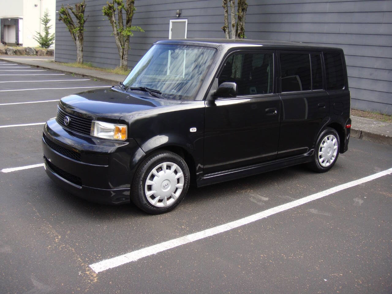 Used 2006 Scion xB FWD image 1