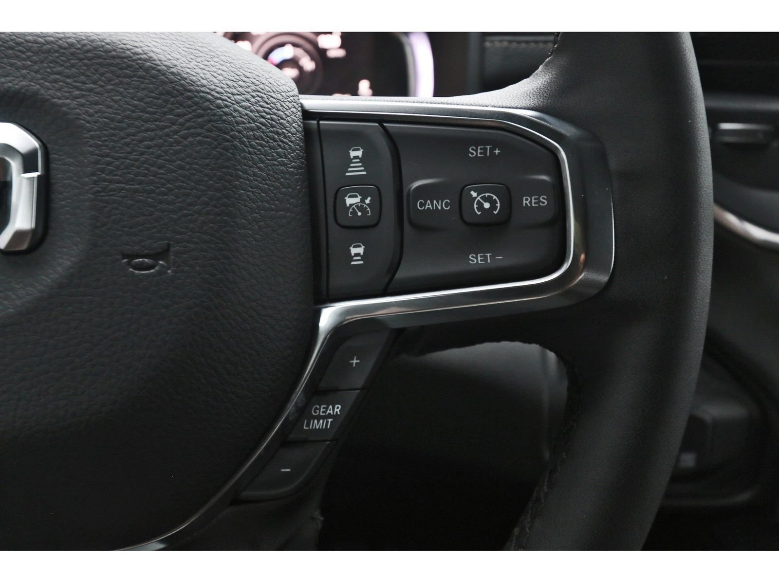 Used 2025 RAM 3500 Laramie AWD/4WD image 18