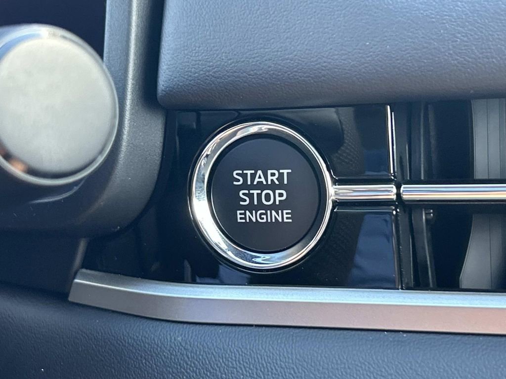 New 2025 Mitsubishi Outlander SE image 31