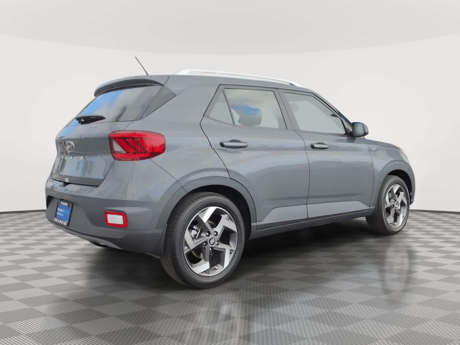 Used 2025 Hyundai Venue SEL FWD image 7