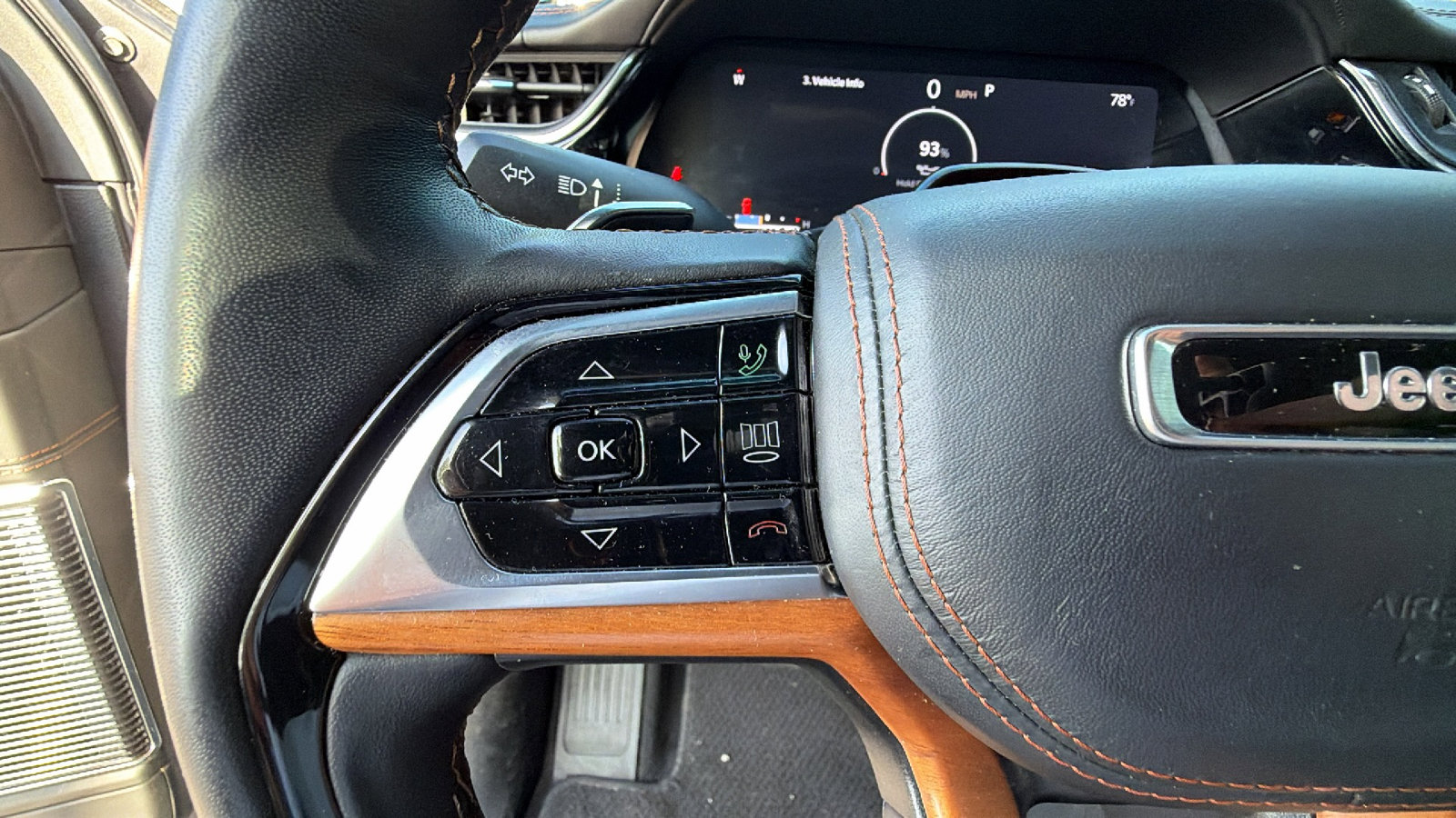 Used 2025 Jeep Grand Cherokee L Summit AWD/4WD image 31