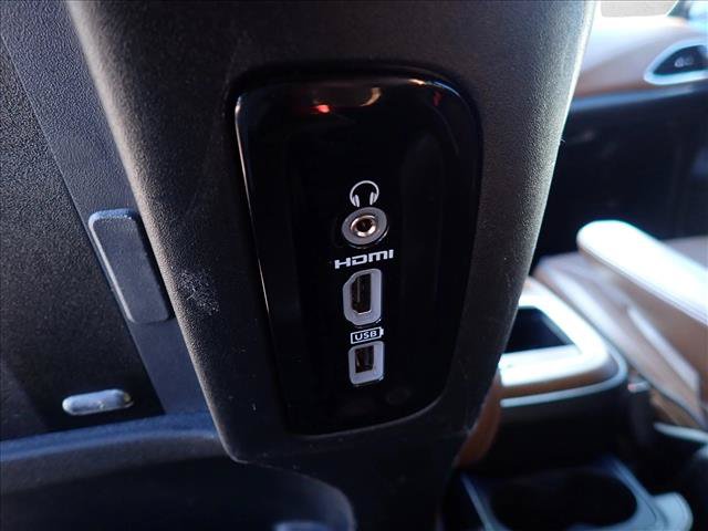 Used 2020 Chrysler Pacifica Limited w/ Advanced Safetytec Group FWD image 7