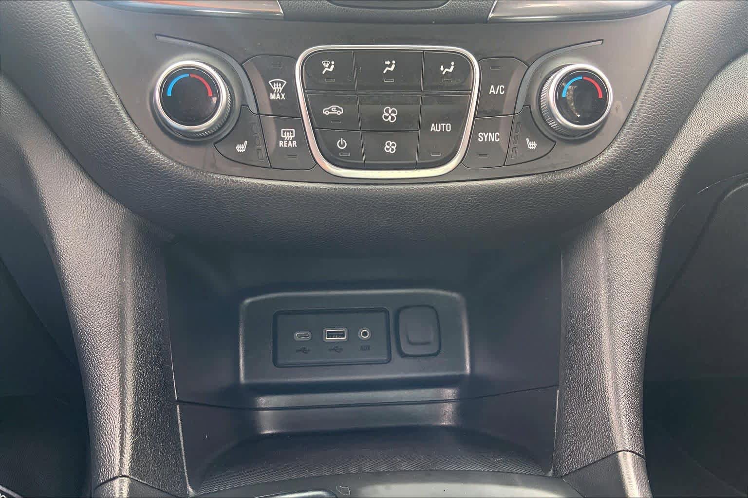 Used 2019 Chevrolet Equinox LT FWD image 34