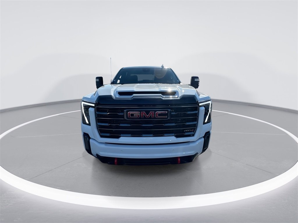 Used 2024 GMC Sierra 2500 AT4 image 3