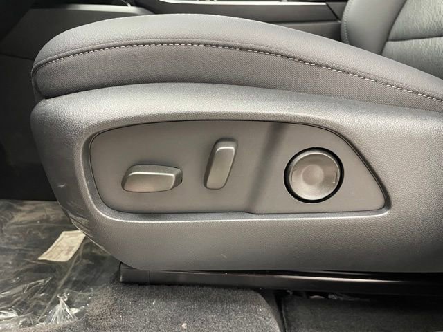 New 2026 Chevrolet Equinox LT w/ Convenience Package II AWD/4WD image 9