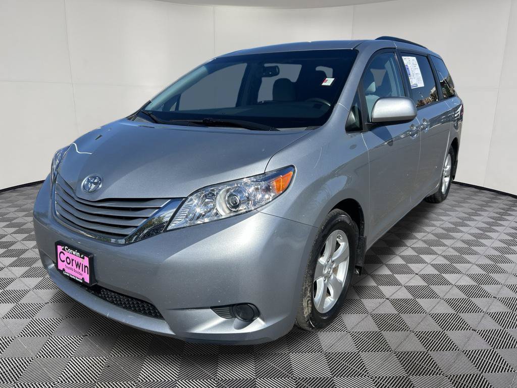 Used 2015 Toyota Sienna LE FWD image 3