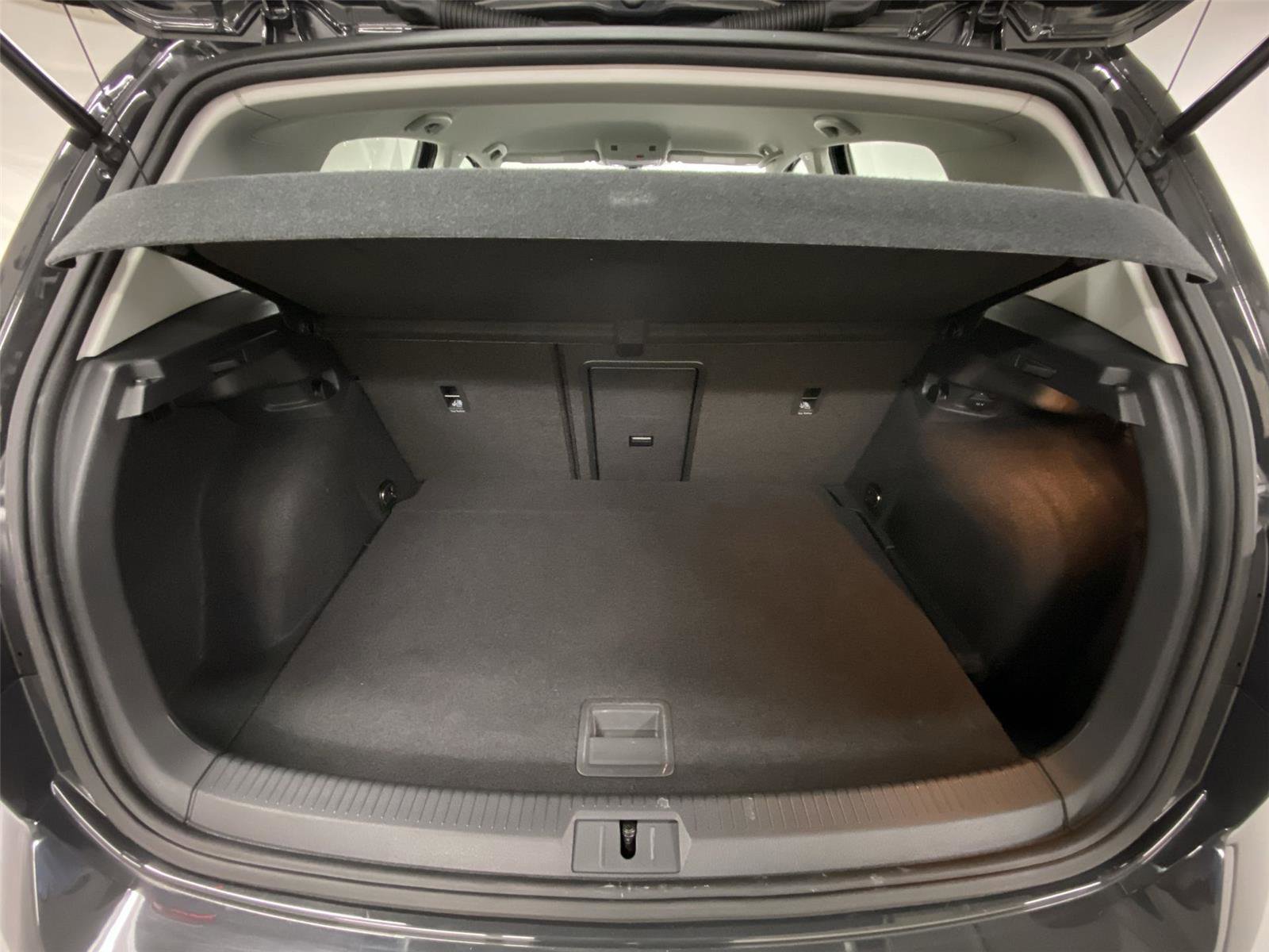 Used 2019 Volkswagen e-Golf SE w/ Driver Assistance Package image 23