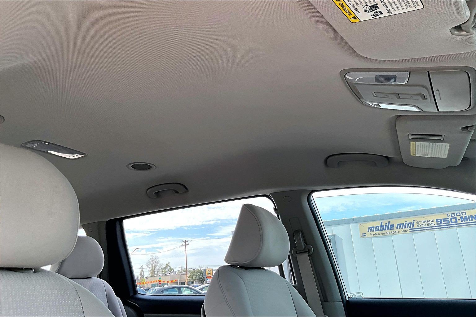 Used 2018 Kia Sedona L FWD image 16