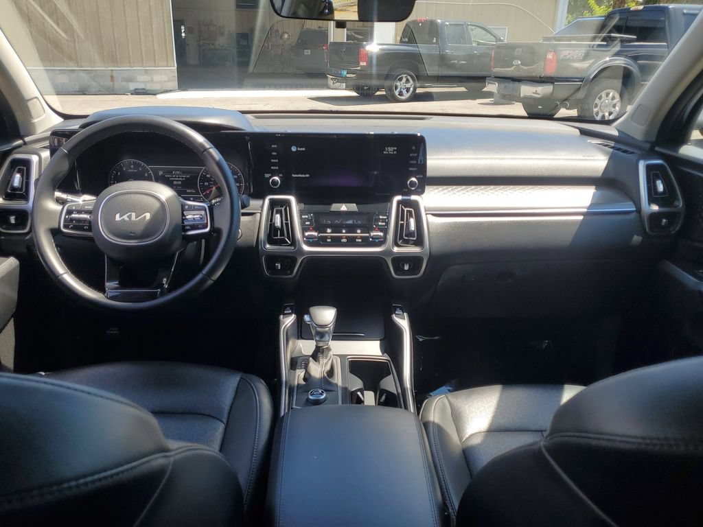 Used 2022 Kia Sorento S FWD image 16