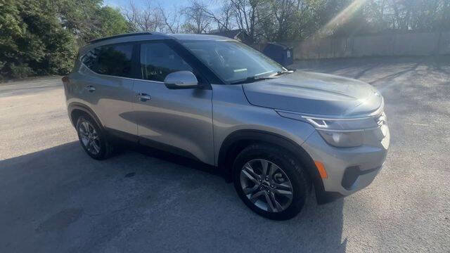 Used 2023 Kia Seltos S image 2