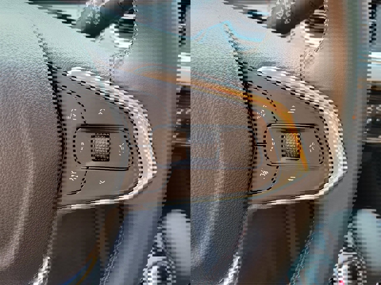 Used 2025 Chevrolet Trax LT w/ LT Convenience Package image 20