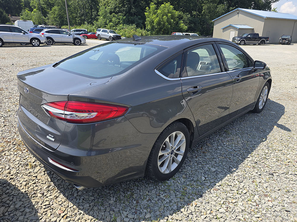 Used 2020 Ford Fusion SE FWD image 3