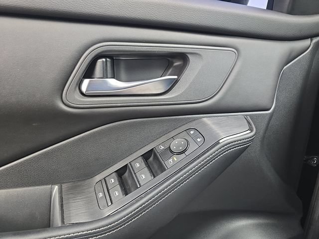 Used 2024 Nissan Rogue SV FWD image 27