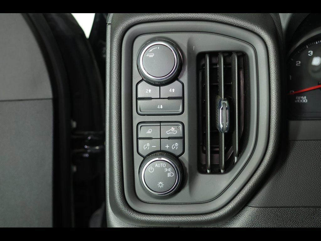 Used 2024 Chevrolet Silverado 2500 Custom w/ Custom Value Package image 18