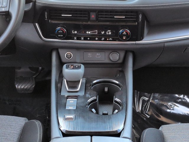 Certified 2022 Nissan Rogue SV FWD image 19