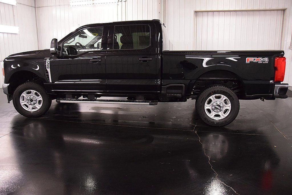New 2026 Ford F350 XLT w/ FX4 Off-Road Package AWD/4WD image 4