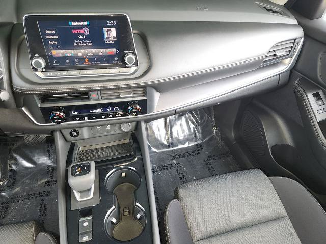Certified 2025 Nissan Rogue SV FWD image 17