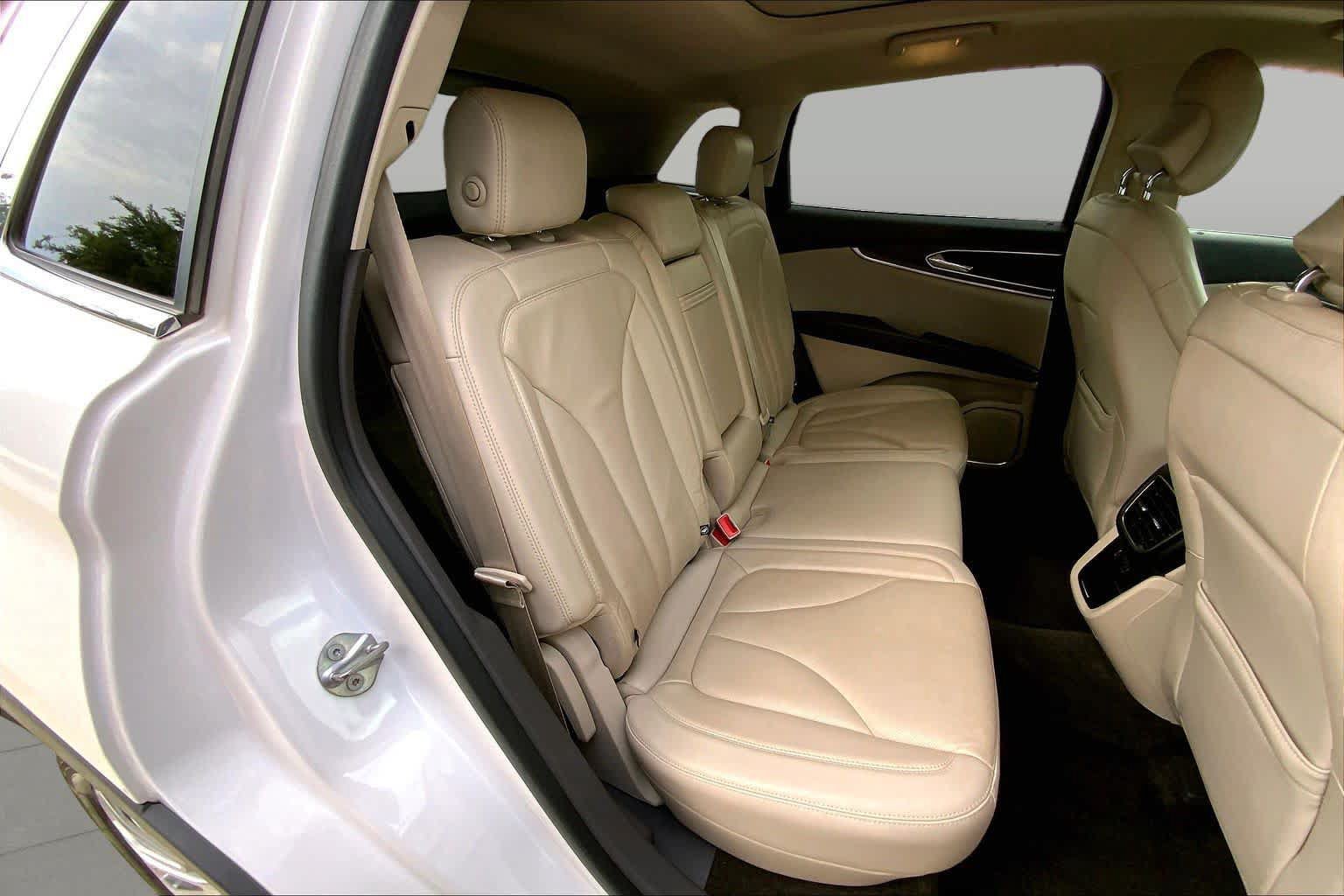 Used 2018 Lincoln MKX Reserve w/ Driver Assistance Package FWD image 19