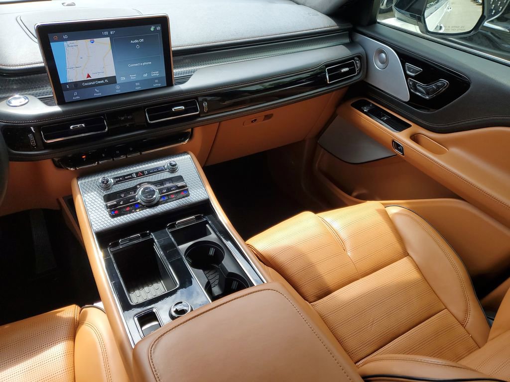 Certified 2023 Lincoln Aviator Black Label Grand Touring w/ Class IV Trailer Tow Package AWD/4WD image 18