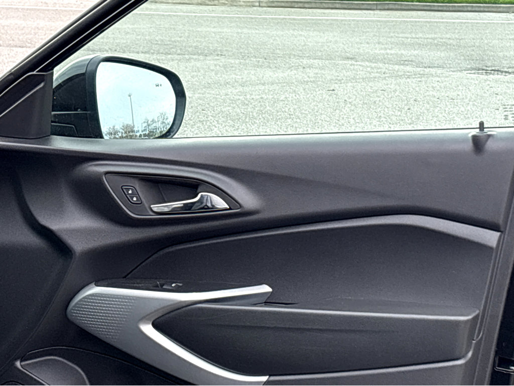 Used 2026 Chevrolet Trax RS w/ Sunroof Package image 16