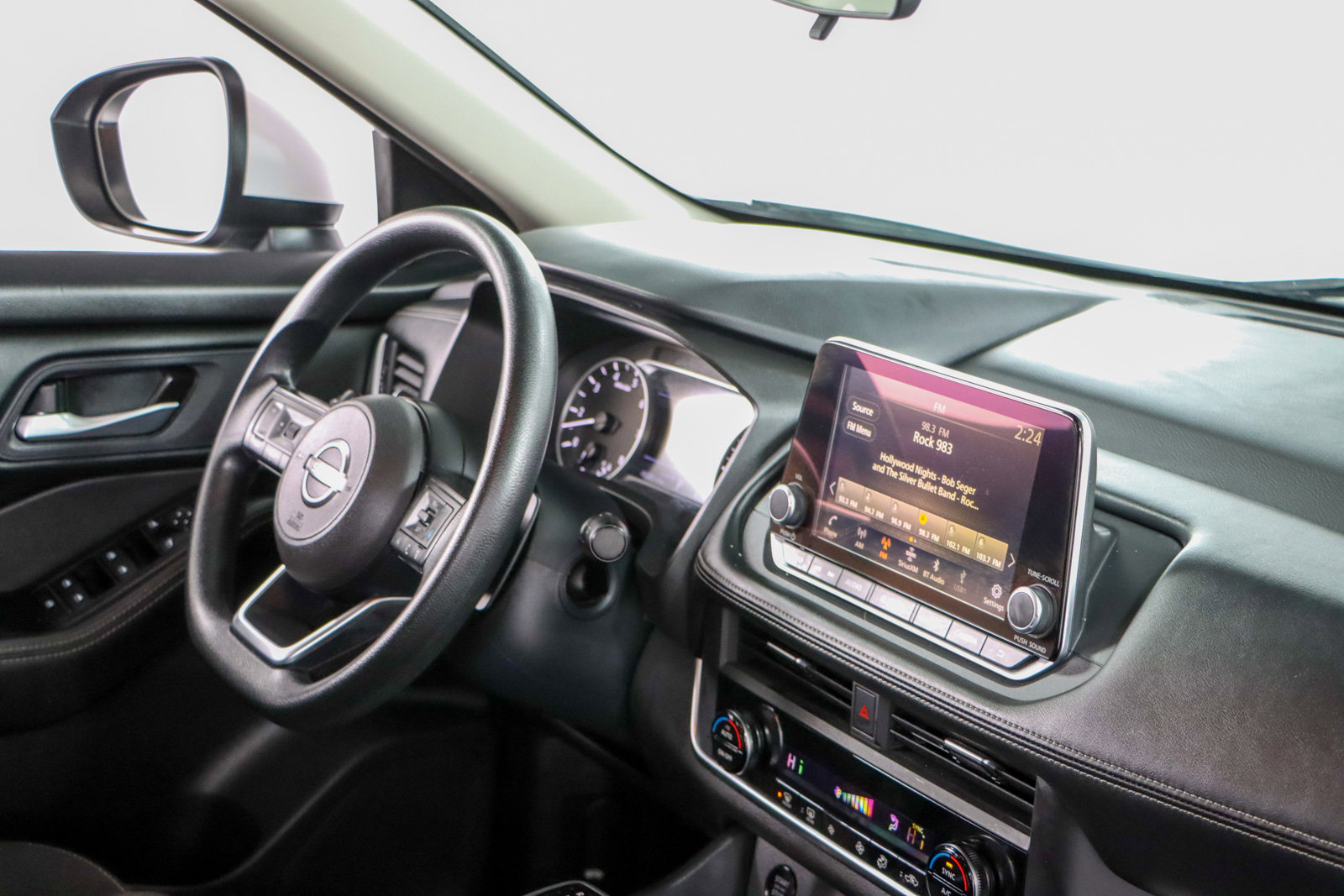 Used 2024 Nissan Rogue SV image 25