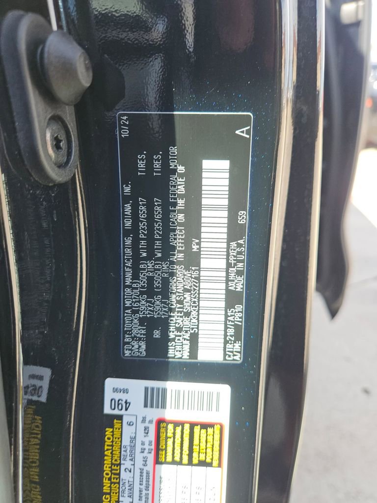 Used 2025 Toyota Sienna LE image 28