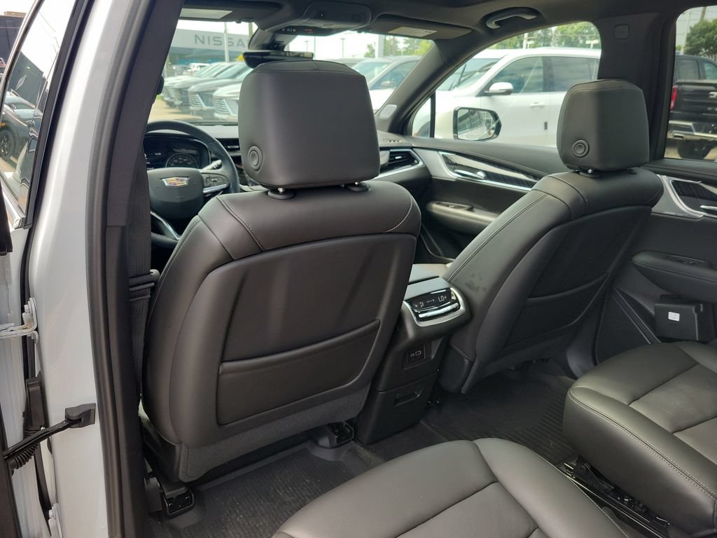 Used 2025 Cadillac XT6 Premium Luxury w/ Technology Package AWD/4WD image 14
