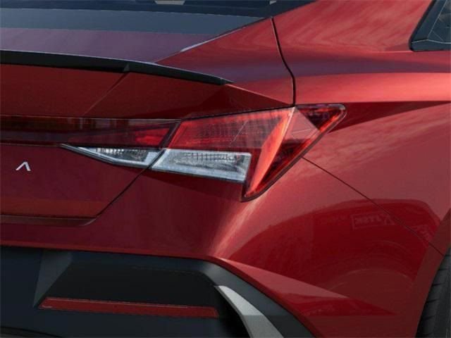 Used 2025 Hyundai Elantra Sport image 12