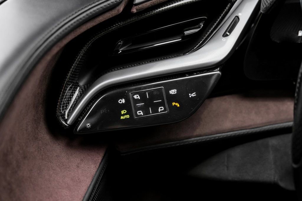 Used 2022 Ferrari SF90 Spider image 30