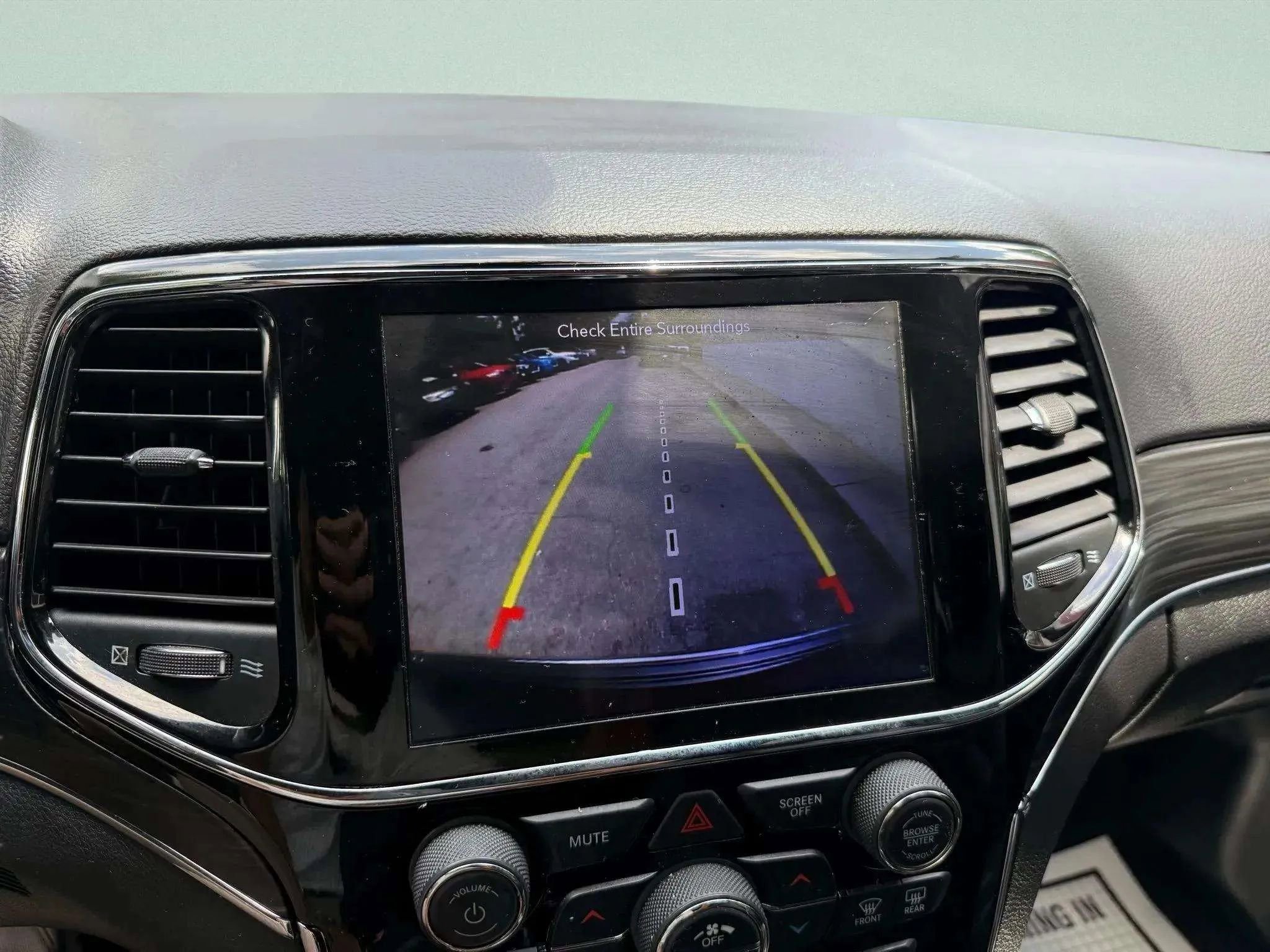 Used 2019 Jeep Grand Cherokee Limited image 25