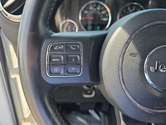 Used 2017 Jeep Wrangler Unlimited Rubicon w/ Connectivity Group AWD/4WD image 19
