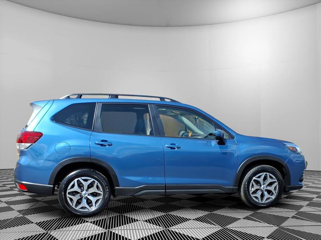Used 2023 Subaru Forester Premium AWD/4WD image 5