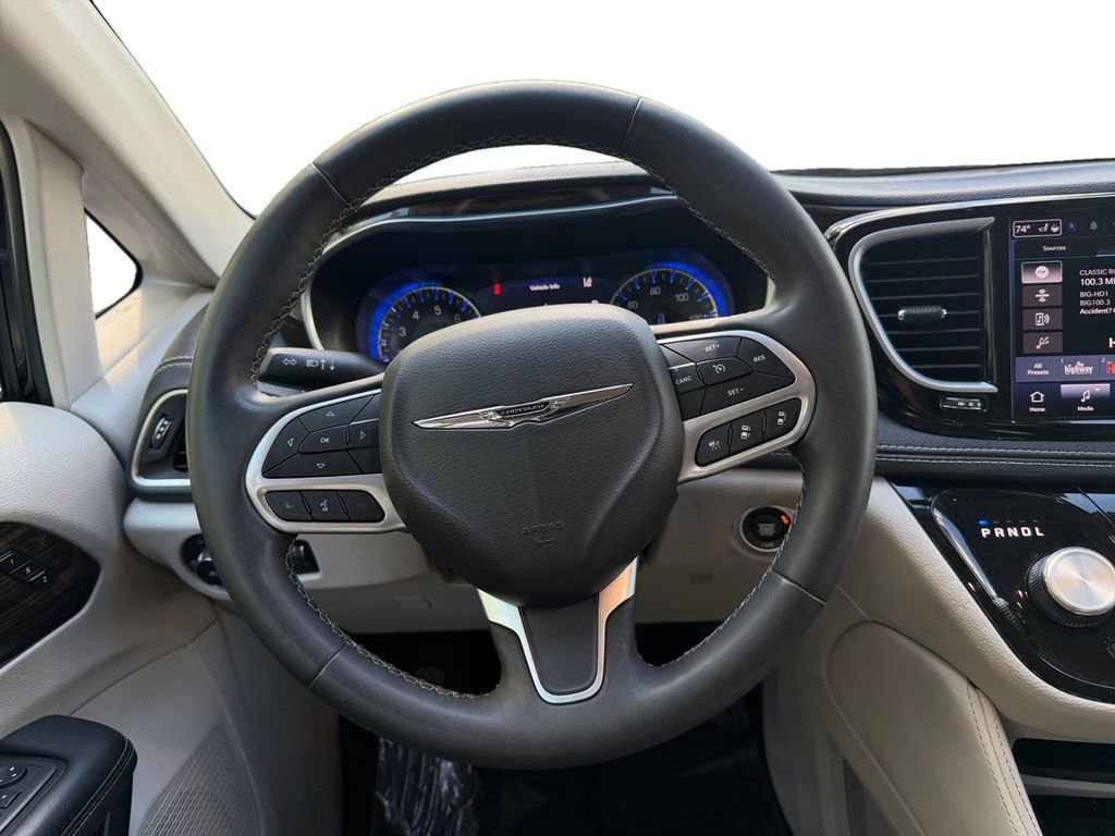 Used 2023 Chrysler Pacifica Limited image 12
