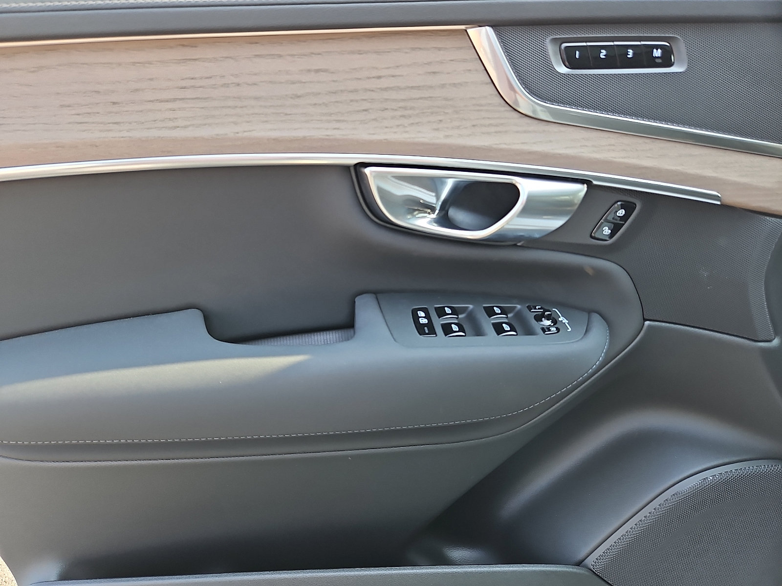 New 2026 Volvo XC90 B5 Core AWD/4WD image 10
