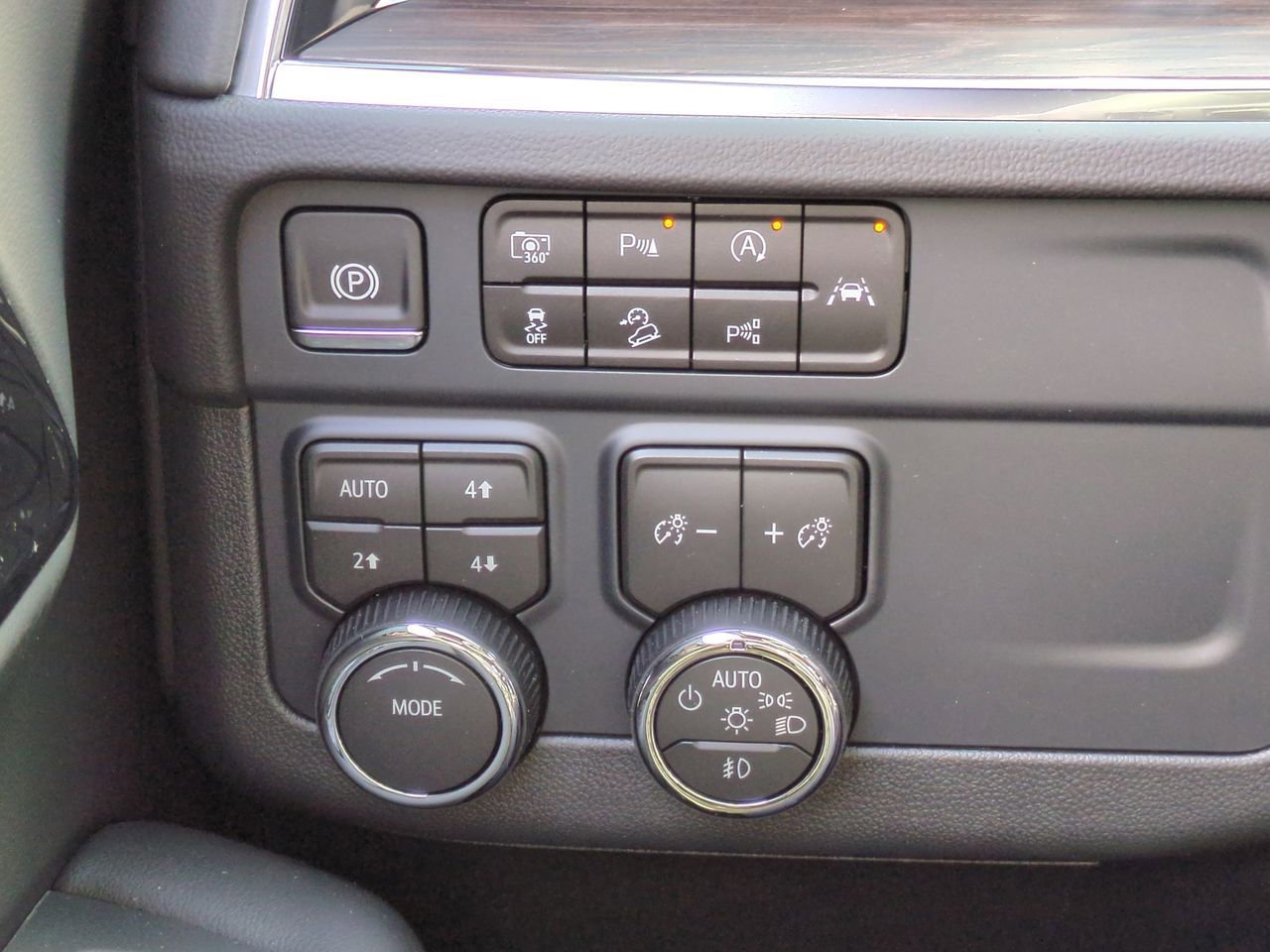 New 2026 Chevrolet Suburban Z71 w/ Comfort Package image 18