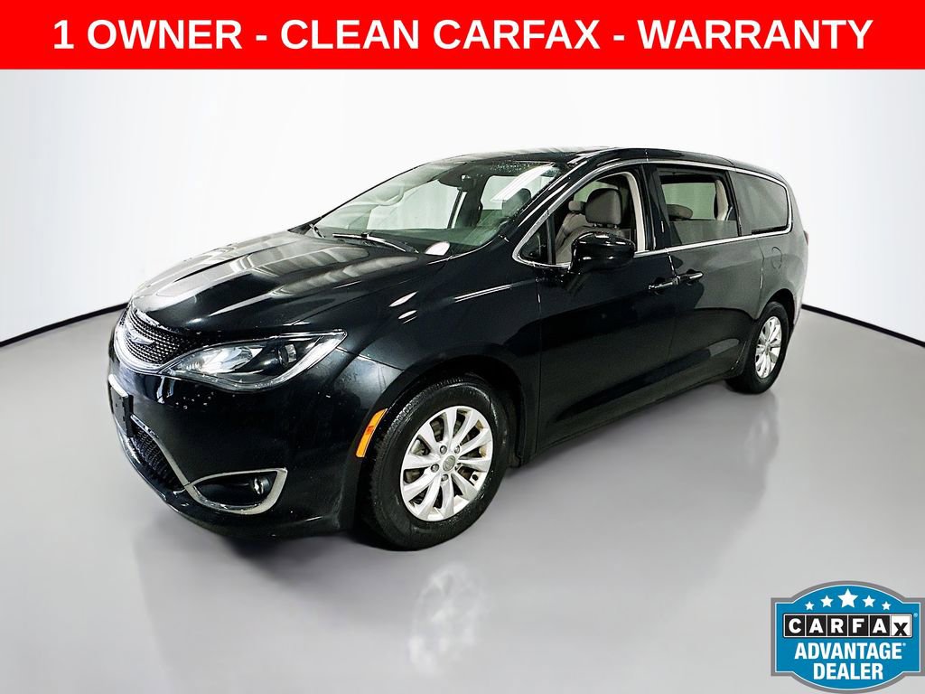Used 2020 Chrysler Pacifica Touring image 2