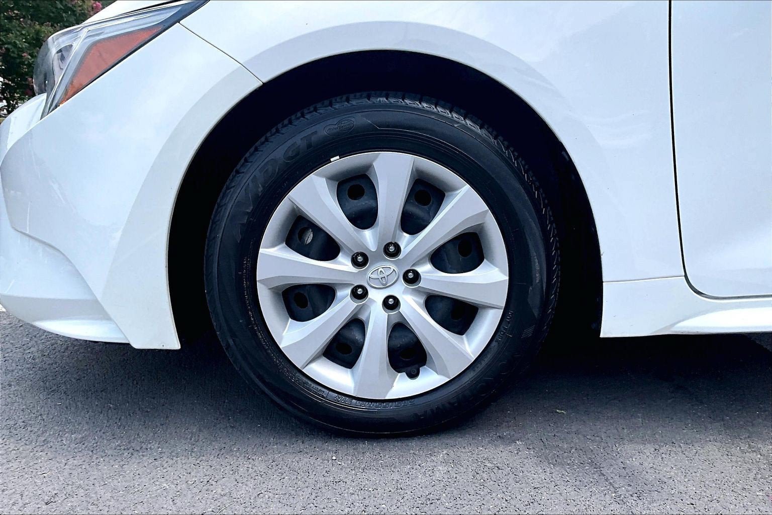 Used 2023 Toyota Corolla LE FWD image 9