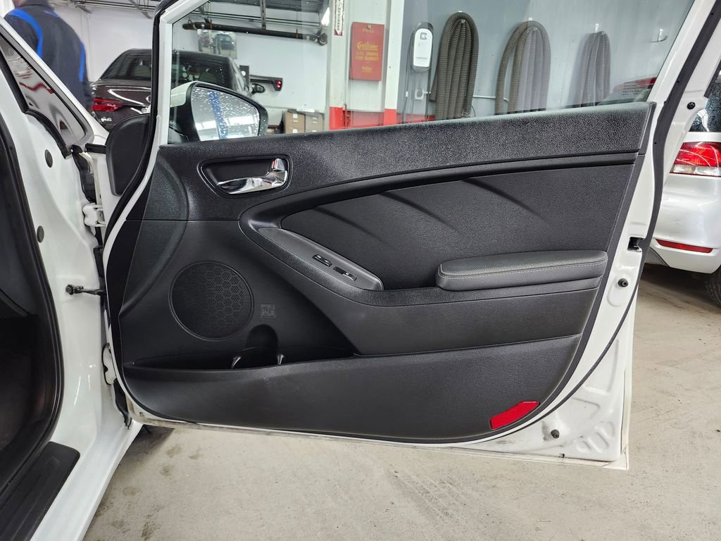 Used 2018 Kia Forte S w/ S Technology Plus Package FWD image 13