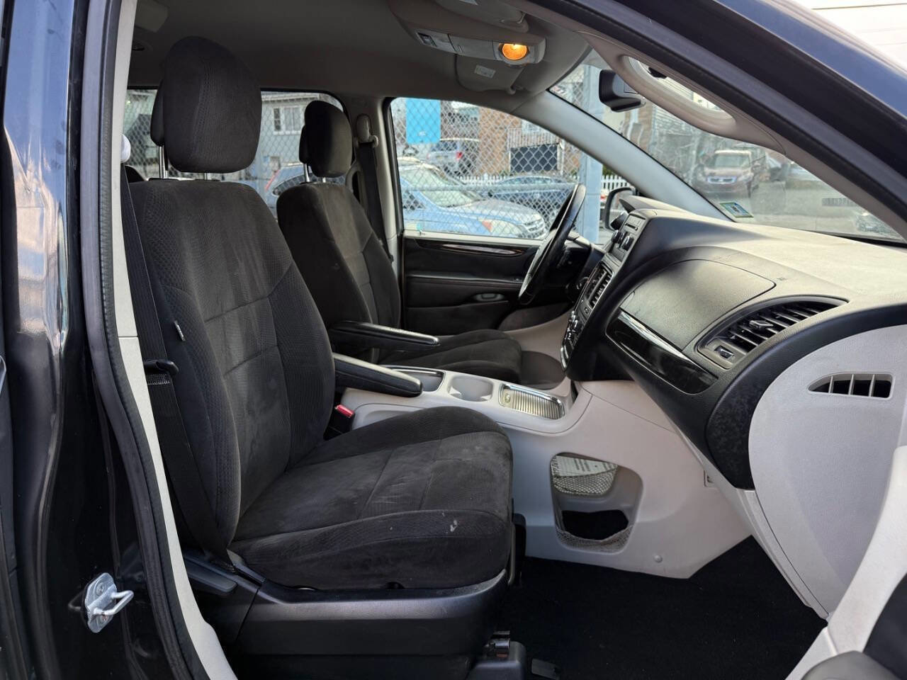 Used 2013 Dodge Grand Caravan SXT w/ UConnect Hands-Free Group image 11