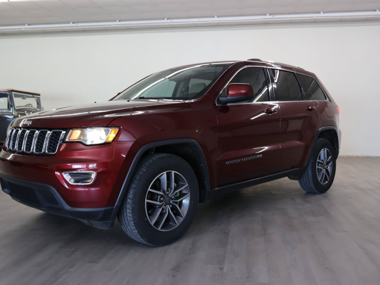 Used 2019 Jeep Grand Cherokee Laredo w/ 18" Wheel & 8.4" Radio Group RWD image 5