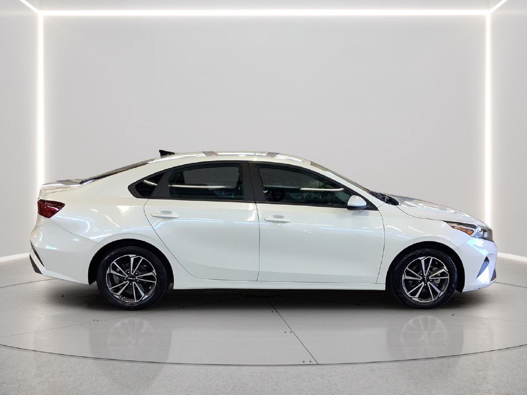 Certified 2022 Kia Forte LXS FWD image 8