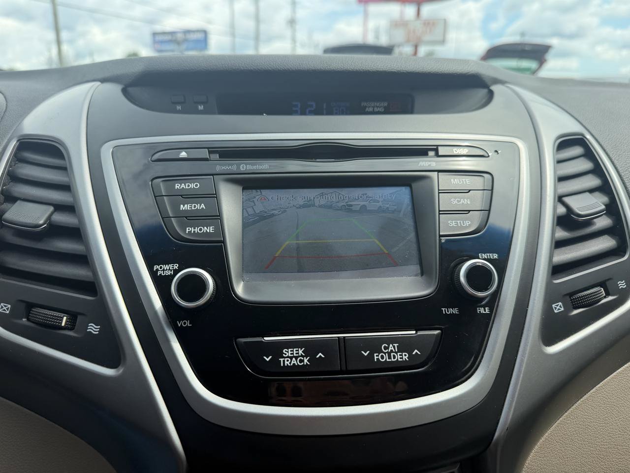 Used 2015 Hyundai Elantra SE w/ Option Group 02 FWD image 19