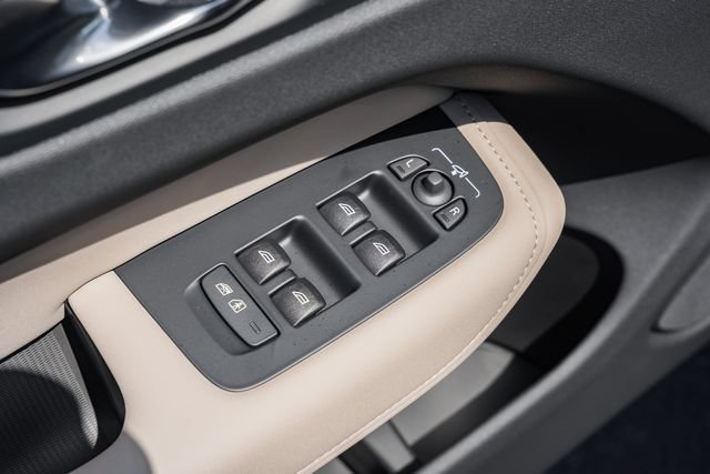 New 2027 Volvo XC60 B5 Plus AWD/4WD image 40