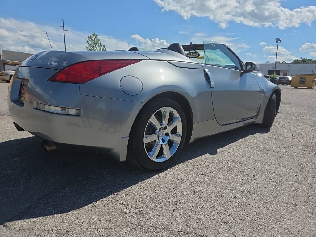 Used 2005 Nissan 350Z Touring RWD image 6