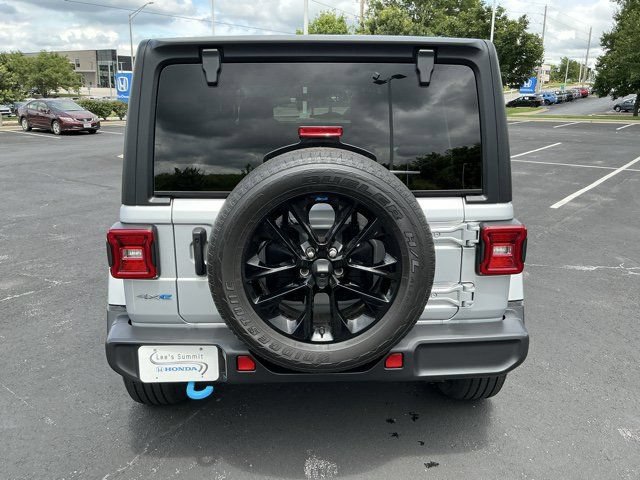 Used 2023 Jeep Wrangler Unlimited Sahara AWD/4WD image 5